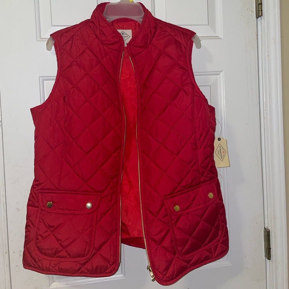 St. John’s Bay JCPenney red and gold vest size L